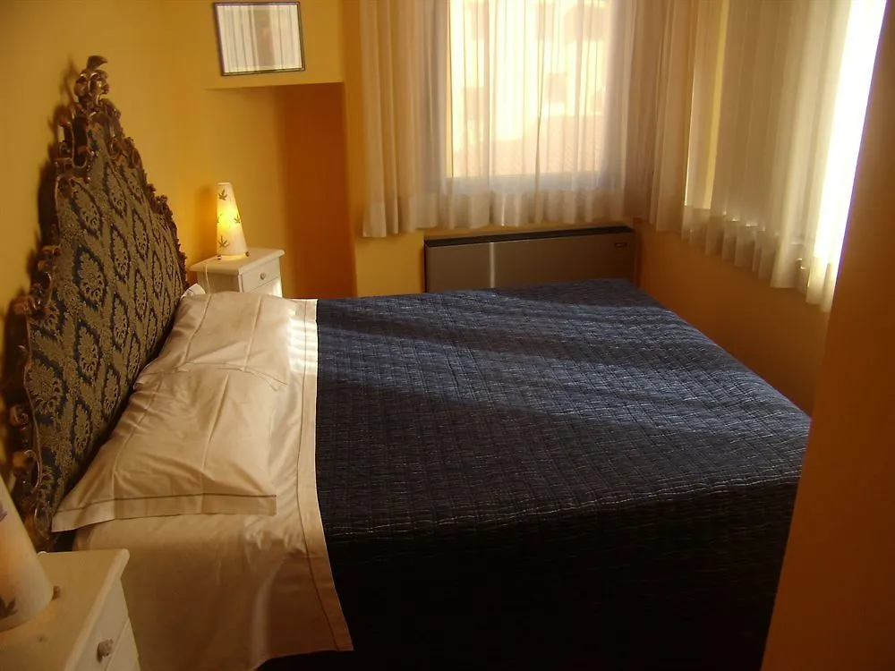 ** לינה וארוחת בוקר פירנצה B&B Al Duomo איטליה